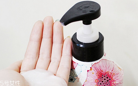 愛敬洗發(fā)水三款區(qū)別 讓你的發(fā)絲持久留香 愛敬洗發(fā)水三款區(qū)別 讓你的發(fā)絲持久留香