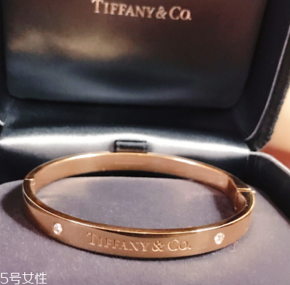 tiffany蒂芙尼手鐲專柜價(jià)格 大多在上萬(wàn)元 tiffany蒂芙尼手鐲專柜價(jià)格 大多在上萬(wàn)元