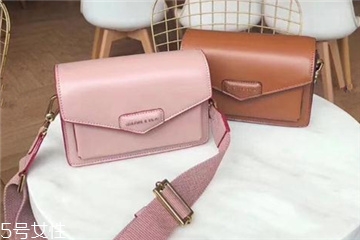 小ck郵差包尺寸多大 容量絕對(duì)夠 小ck郵差包尺寸多大 容量絕對(duì)夠