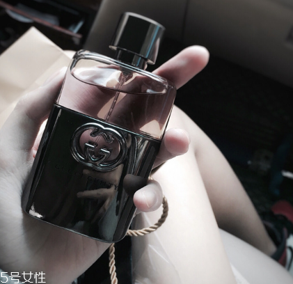 男士香水哪個(gè)好聞 讓你的鼻子瞬間高潮 男士香水哪個(gè)好聞 讓你的鼻子瞬間高潮