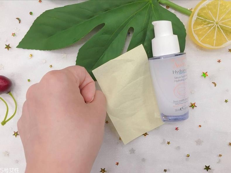 雅漾精華乳什么時(shí)候用 爽膚水和面霜之間使用 雅漾精華乳什么時(shí)候用 爽膚水和面霜之間使用