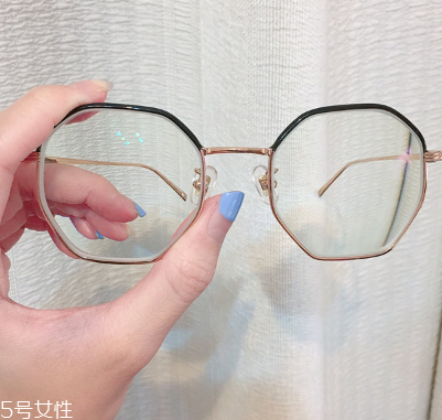 近視眼鏡一般多少錢 眼鏡價(jià)位很重要 近視眼鏡一般多少錢 眼鏡價(jià)位很重要