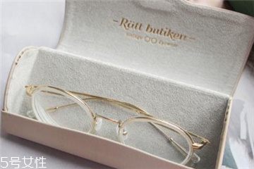 近視眼鏡一般多少錢 眼鏡價(jià)位很重要 近視眼鏡一般多少錢 眼鏡價(jià)位很重要