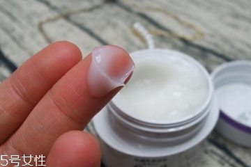 皮膚干起痘痘怎么辦 干皮痘肌護膚全面攻略 皮膚干起痘痘怎么辦 干皮痘肌護膚全面攻略