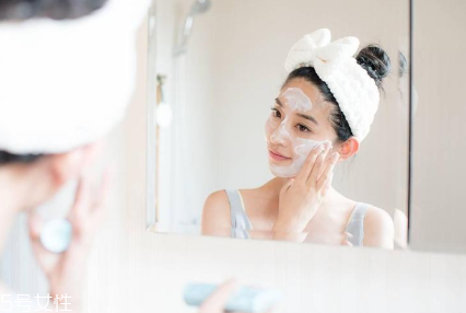 皮膚干起痘痘怎么辦 干皮痘肌護膚全面攻略 皮膚干起痘痘怎么辦 干皮痘肌護膚全面攻略