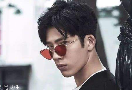 男士輕熟肌膚怎么護(hù)理 4類護(hù)膚品趕快用起來(lái) 男士輕熟肌膚怎么護(hù)理 4類護(hù)膚品趕快用起來(lái)