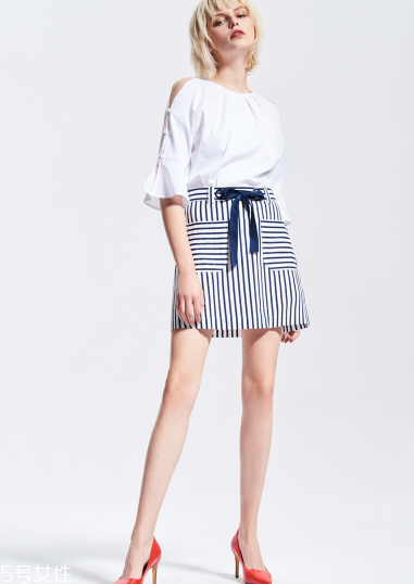 藍白條紋怎么搭配 夏日小清新范兒 藍白條紋怎么搭配 夏日小清新范兒