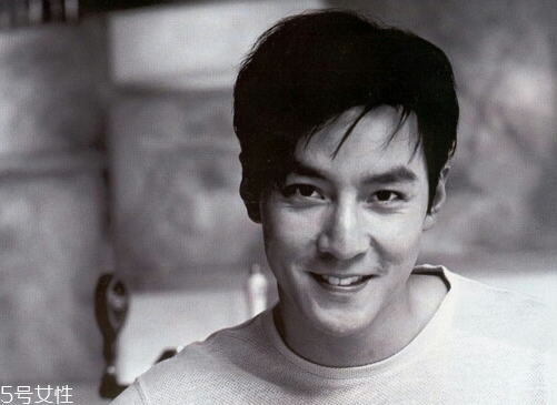 男士不同年齡怎么選香水 更好散發(fā)你的男人魅力 男士不同年齡怎么選香水 更好散發(fā)你的男人魅力