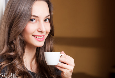 25歲以后用什么護(hù)膚品好 25歲以后的女人這樣保養(yǎng)皮膚 25歲以后用什么護(hù)膚品好 25歲以后的女人這樣保養(yǎng)皮膚