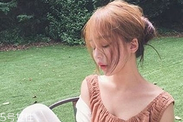 低丸子頭怎么扎好看 3種綁法美貌又牢固 低丸子頭怎么扎好看 3種綁法美貌又牢固