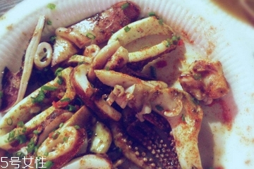 魷魚容易熟嗎 爆炒只需兩三分鐘 魷魚容易熟嗎 爆炒只需兩三分鐘