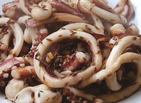 魷魚容易熟嗎 爆炒只需兩三分鐘 魷魚容易熟嗎 爆炒只需兩三分鐘