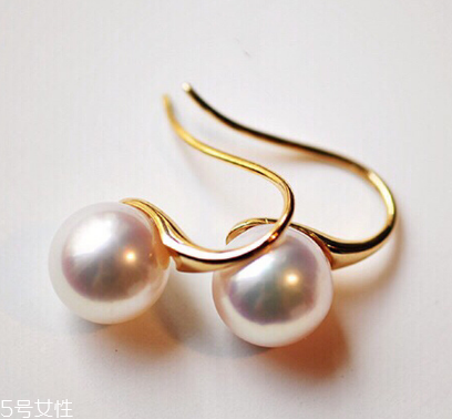 珍珠耳環(huán)一般多少錢 精致優(yōu)雅盡顯 珍珠耳環(huán)一般多少錢 精致優(yōu)雅盡顯