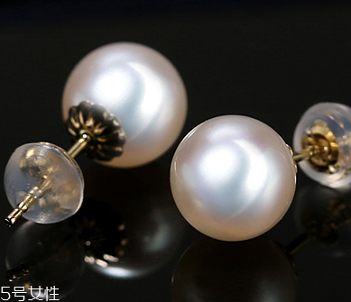 珍珠耳環(huán)適合什么年齡 要學(xué)會選擇 珍珠耳環(huán)適合什么年齡 要學(xué)會選擇