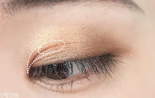 粉色眼影配什么口紅好看 超級(jí)吸睛的活力少女