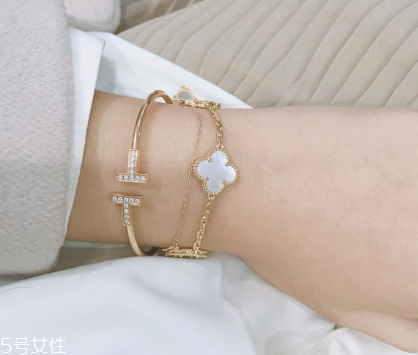 梵克雅寶四葉草手鏈多少錢 屬于腕間的精致 梵克雅寶四葉草手鏈多少錢 屬于腕間的精致