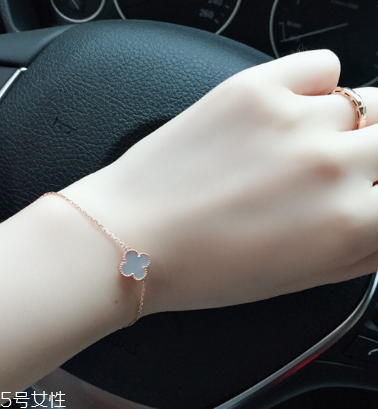 梵克雅寶四葉草手鏈多少錢 屬于腕間的精致 梵克雅寶四葉草手鏈多少錢 屬于腕間的精致