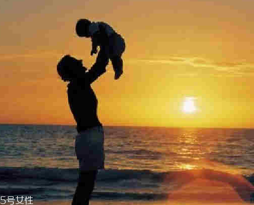 送父親什么香水好 3種性格爸爸對(duì)號(hào)入座 送父親什么香水好 3種性格爸爸對(duì)號(hào)入座