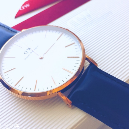 dw手表可以帶著游泳嗎 防水級別不夠 dw手表可以帶著游泳嗎 防水級別不夠