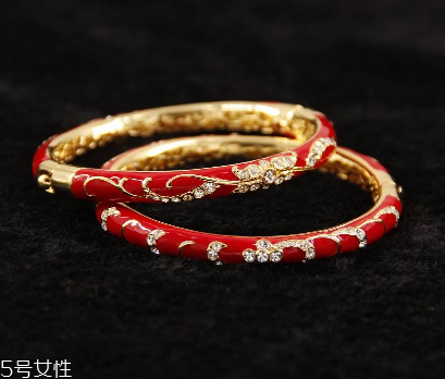 景泰藍(lán)手鐲會(huì)掉色嗎 選購(gòu)要謹(jǐn)慎 景泰藍(lán)手鐲會(huì)掉色嗎 選購(gòu)要謹(jǐn)慎