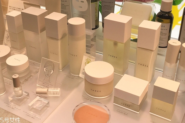 毛孔粗大卡粉怎么辦 4個(gè)方面圍攻粗大毛孔 毛孔粗大卡粉怎么辦 4個(gè)方面圍攻粗大毛孔