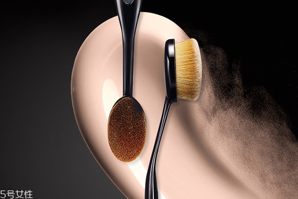 第一次買粉底刷怎么挑 挑對了不浪費粉底液 第一次買粉底刷怎么挑 挑對了不浪費粉底液