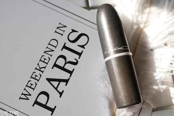 mac diva口紅干嗎 需要打底否則會(huì)拔干 mac diva口紅干嗎 需要打底否則會(huì)拔干