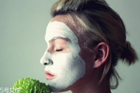 20歲適合什么面膜 適合二十歲女人的面膜 20歲適合什么面膜 適合二十歲女人的面膜