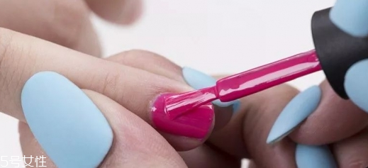 甲油膠怎么涂 甲油膠怎么用步驟 甲油膠怎么涂 甲油膠怎么用步驟