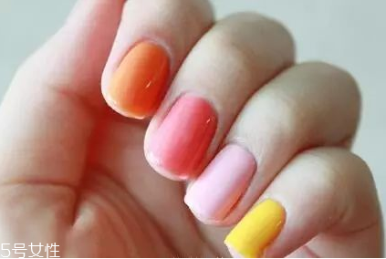 甲油膠怎么涂 甲油膠怎么用步驟 甲油膠怎么涂 甲油膠怎么用步驟