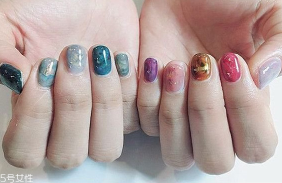 甲油膠怎么涂 甲油膠怎么用步驟 甲油膠怎么涂 甲油膠怎么用步驟