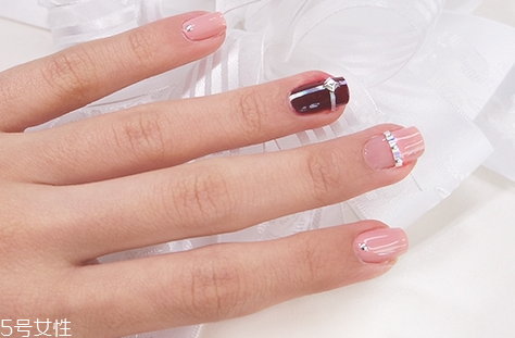 甲油膠怎么涂 甲油膠怎么用步驟 甲油膠怎么涂 甲油膠怎么用步驟