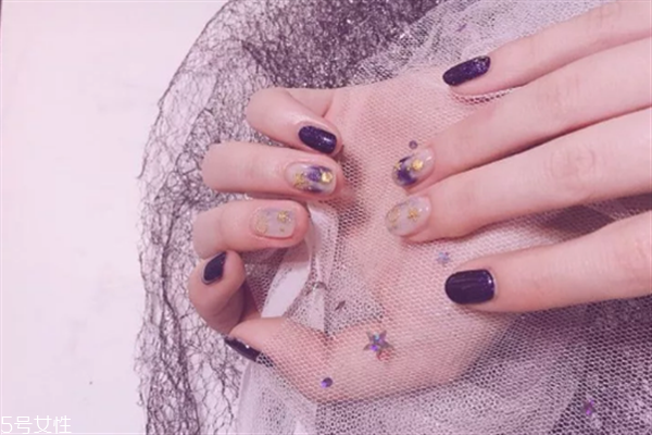 美甲怎么包邊才不會掉 加固膠的注意事項(xiàng)