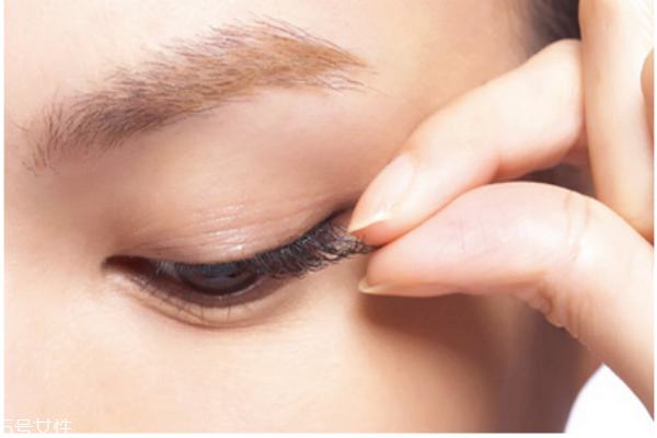 假睫毛怎么貼自然，你不知道的事