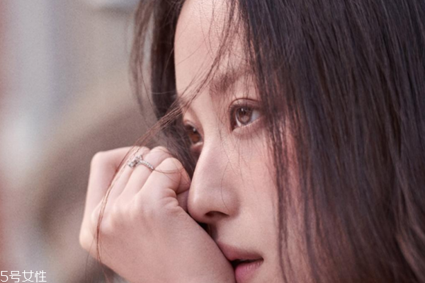 精華什么年齡用最好 根據(jù)肌齡挑精華的方法 精華什么年齡用最好 根據(jù)肌齡挑精華的方法