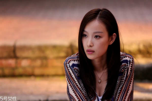 精華什么年齡用最好 根據(jù)肌齡挑精華的方法 精華什么年齡用最好 根據(jù)肌齡挑精華的方法