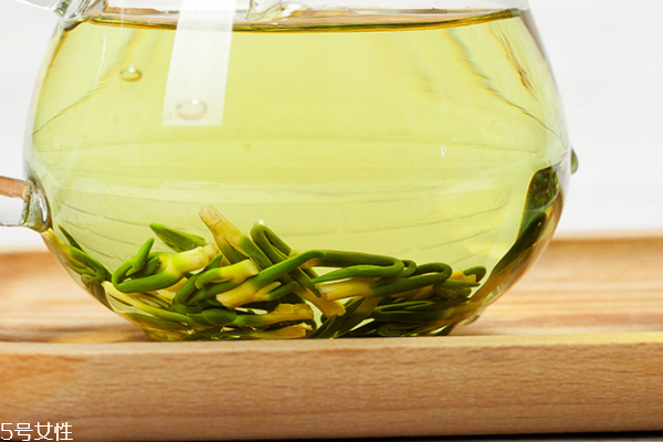 蓮子心是藥材嗎 清心火止遺精 蓮子心是藥材嗎 清心火止遺精