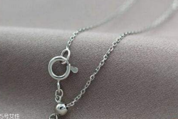 鉑金項(xiàng)鏈打結(jié)怎么處理 教你快速解開(kāi) 鉑金項(xiàng)鏈打結(jié)怎么處理 教你快速解開(kāi)