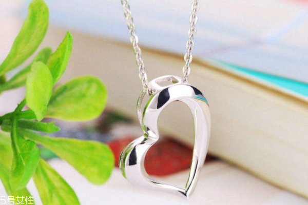 鉑金項鏈長度怎么選擇 根據(jù)身高和臉型