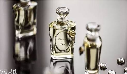 香水里有麝香嗎 香水里含有麝香有好處 香水里有麝香嗎 香水里含有麝香有好處