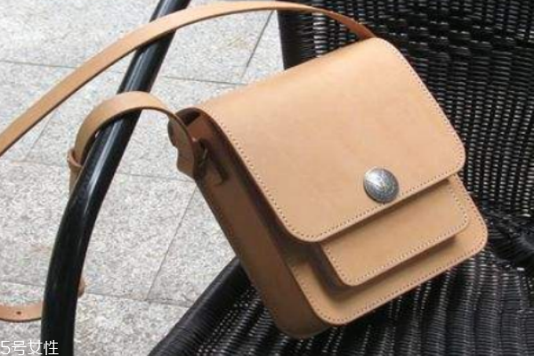 牛皮包包怎么辨別真假 一定要學(xué)會(huì) 牛皮包包怎么辨別真假 一定要學(xué)會(huì)