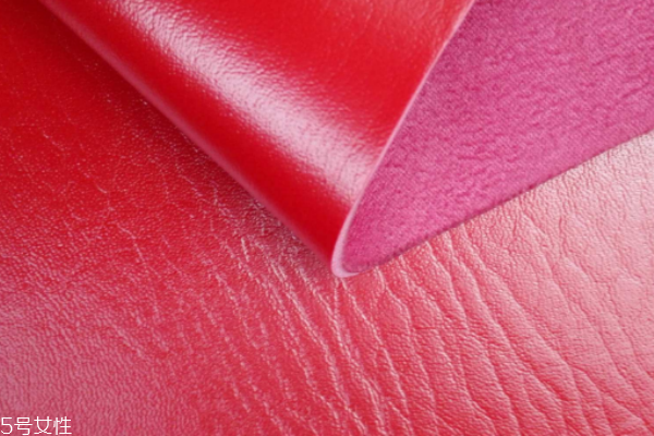 人造革和真皮的區(qū)別 這樣就能分清楚了 人造革和真皮的區(qū)別 這樣就能分清楚了