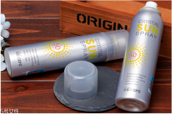 散粉和防曬噴霧哪個(gè)先用 使用順序很重要 散粉和防曬噴霧哪個(gè)先用 使用順序很重要