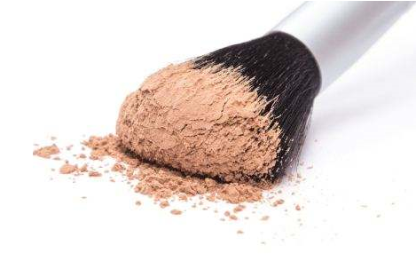 散粉和防曬噴霧哪個(gè)先用 使用順序很重要 散粉和防曬噴霧哪個(gè)先用 使用順序很重要