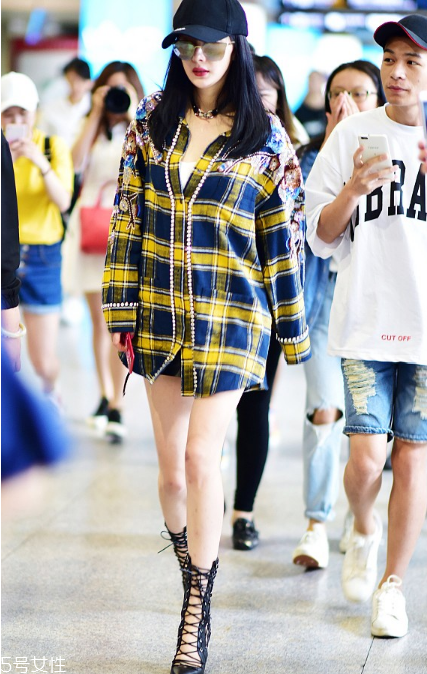 長袖配短褲好看嗎 最時(shí)髦的換季穿搭 長袖配短褲好看嗎 最時(shí)髦的換季穿搭