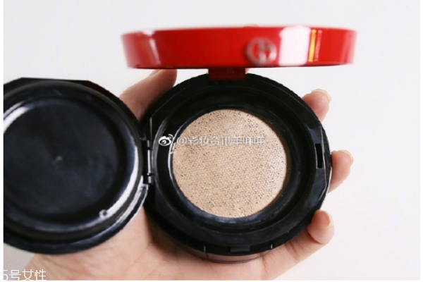 阿瑪尼氣墊和圣羅蘭氣墊哪個(gè)好用 阿瑪尼氣墊和ysl氣墊 阿瑪尼氣墊和圣羅蘭氣墊哪個(gè)好用 阿瑪尼氣墊和ysl氣墊