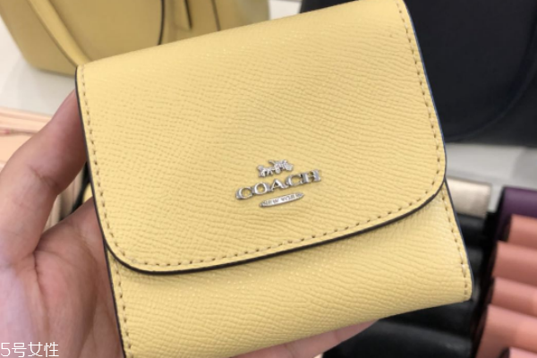 coach錢(qián)包是真皮的嗎 看不同款式