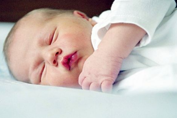 一個月嬰兒如何護理?嬰兒護理經(jīng)驗注意事項 一個月嬰兒如何護理?嬰兒護理經(jīng)驗注意事項