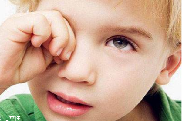 ?；瘖y戴隱形眼鏡如何預(yù)防眼結(jié)石