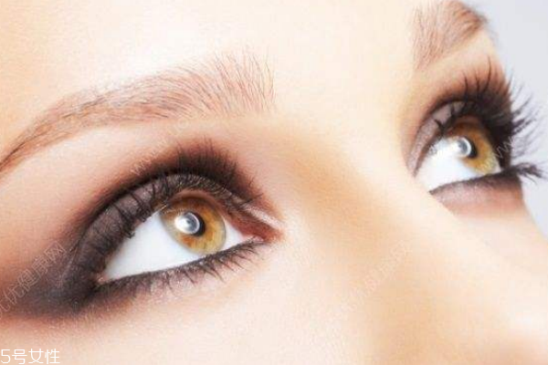 ?；瘖y戴隱形眼鏡如何預(yù)防眼結(jié)石